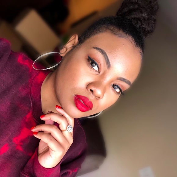 Meet your Posher, Aliscia - Picture 1 of 2